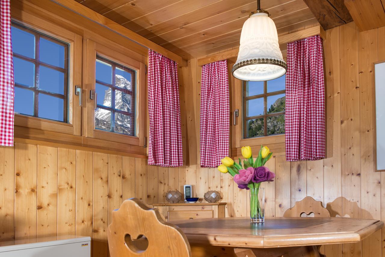 Chalet Tuk-Tuk Villa เซอร์แมท ภายนอก รูปภาพ