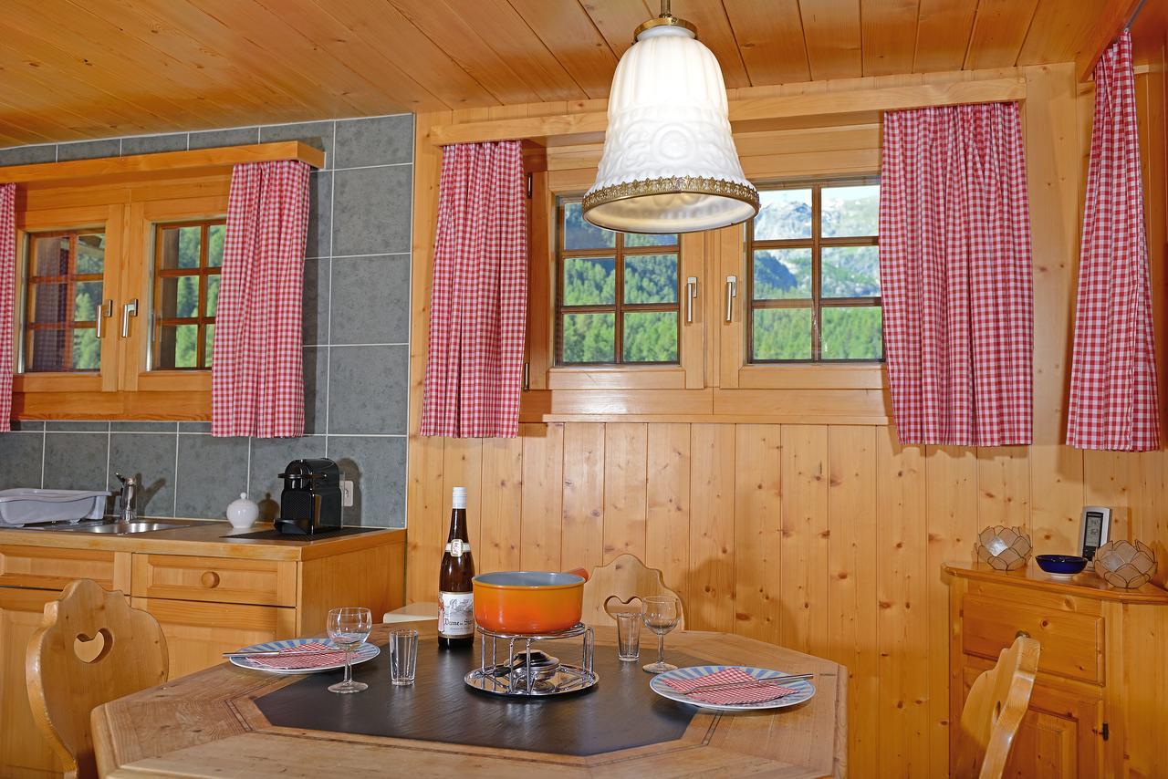 Chalet Tuk-Tuk Villa เซอร์แมท ภายนอก รูปภาพ